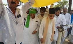 शिवपाल ने छोटे सरकार की मजार पर चादरपोशी की