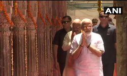वाराणसी: प्रधानमंत्री नरेंद्र मोदी ने काशी विश्वनाथ मंदिर में पूजा अर्चना की। भाजपा अध्यक्ष अमित शाह भी मौजूद।