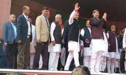 BSP के पूर्व सांसद राम प्रसाद चौधरी समर्थकों के साथ सपा में शामिल