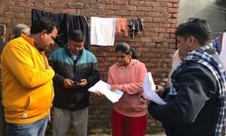 नायब तहसीलदार ने घर घर जाकर शौचालयों की जाँच की, शौचालय सुचारु हालात में मिले