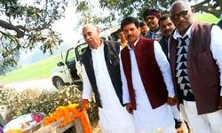 विधायक पारसनाथ ने रोड का किया उद्घाटन