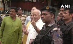 नागपुर में भागवत ने डाला वोट, मुंबई में बॉलीवुड सितारे पहुंचे पोलिंग बूथ