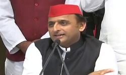 अखिलेश ने चुटकी ली : योगी जी की रफ्तार बहुत तेज है, ऐसे चलते रहे तो जल्द ही पीएम मोदी को ओवरटेक कर जाएंगे अखिलेश ने चुटकी ली : योगी जी की रफ्तार बहुत तेज है, ऐसे चलते रहे तो जल्द ही पीएम मोदी को ओवरटेक कर जाएंगे