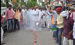 कैराना और नूरपुर की जीत पर पूरे पूर्वांचल में सपा ने मनाया जश्न