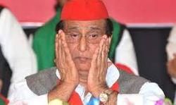 आजम खां पर हर दिन कसता शिकंजा, भाजपा की सियासत