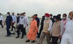 рдХреБрд╢реАрдирдЧрд░ рдЕрдВрддрд░рд╛рд╖реНрдЯреНрд░реАрдп рдПрдпрд░рдкреЛрд░реНрдЯ рдХрд╛ рдирд┐рд░реАрдХреНрд╖рдг рдХрд░рдиреЗ рдкрд╣реБрдВрдЪреЗ рдореБрдЦреНрдпрдордВрддреНрд░реА рдпреЛрдЧреА рдЖрджрд┐рддреНрдпрдирд╛рде,рд╕рд╛рде рдореЗ рдХреЗрдВрджреНрд░реАрдп рдЙрдбреНрдпрдпрди рдордВрддреНрд░реА рд╣рд░рджреАрдк рд╕рд┐рдВрд╣ рдкреВрд░реА рд╡ рдкреНрд░рджреЗрд╢ рд╕рд░рдХрд╛рд░ рдХреЗ рдЙрдбреНрдпрдпрди рдордВрддреНрд░реА рдирдВрджрдЧреЛрдкрд╛рд▓ рдирдВрджреА рдХреБрд╢реАрдирдЧрд░ рдЕрдВрддрд░рд╛рд╖реНрдЯреНрд░реАрдп рдПрдпрд░рдкреЛрд░реНрдЯ рдХрд╛ рдирд┐рд░реАрдХреНрд╖рдг рдХрд░рдиреЗ рдкрд╣реБрдВрдЪреЗ рдореБрдЦреНрдпрдордВрддреНрд░реА рдпреЛрдЧреА рдЖрджрд┐рддреНрдпрдирд╛рде,рд╕рд╛рде рдореЗ рдХреЗрдВрджреНрд░реАрдп рдЙрдбреНрдпрдпрди рдордВрддреНрд░реА рд╣рд░рджреАрдк рд╕рд┐рдВрд╣ рдкреВрд░реА рд╡ рдкреНрд░рджреЗрд╢ рд╕рд░рдХрд╛рд░ рдХреЗ рдЙрдбреНрдпрдпрди рдордВрддреНрд░реА рдирдВрджрдЧреЛрдкрд╛рд▓ рдирдВрджреА