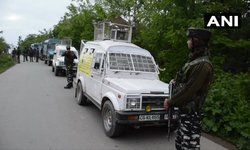 जम्मू और कश्मीर: शोपियां जिले के हिंद सीता पोरा इलाके में सुरक्षा बलों और आतंकवादियों के बीच मुठभेड़ में दो आतंकवादी ढेर । हथियार और भारी मात्रा में गोला-बारूद बरामद। ऑपरेशन चल रहा है।