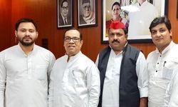 समाजवादी परिवार संकट में लालू के साथ : किरणमय नंदा समाजवादी परिवार संकट में लालू के साथ : किरणमय नंदा