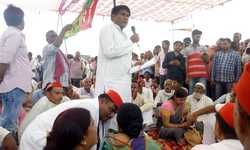 गन्ना बकाया को लेकर आज विशाल धरना प्रदर्शन गन्ना बकाया को लेकर आज विशाल धरना प्रदर्शन