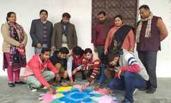 राष्ट्रीय सेवा योजना शिविर में रंगोली प्रतियोगिता का हुआ आयोजन राष्ट्रीय सेवा योजना शिविर में रंगोली प्रतियोगिता का हुआ आयोजन