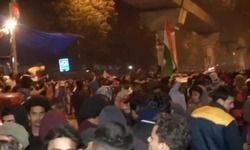 दो अज्ञात स्कूटी सवारों ने जामिया में फिर की देर रात फायरिंग दो अज्ञात स्कूटी सवारों ने जामिया में फिर की देर रात फायरिंग