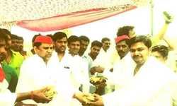 सपाइयों द्वारा जेष्ठ माह के शनिवार को भंडारे में किया गया प्रसाद वितरण सपाइयों द्वारा जेष्ठ माह के शनिवार को भंडारे में किया गया प्रसाद वितरण