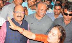 आजम खां महिलाओं का सम्मान नहीं करते हैं -अमर सिंह