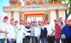 उपचुनाव जीत पर सपा छात्र सभा ने मनाया जश्न उपचुनाव जीत पर सपा छात्र सभा ने मनाया जश्न