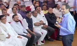 नेताओं की मंडी... विधायक करें परेड़.. : अभय सिंह नेताओं की मंडी... विधायक करें परेड़.. : अभय सिंह