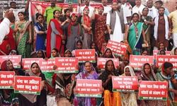 सपा का हल्ला बोला, प्रधानमंत्री जी माँ गंगा आपको पुकार रहीं हैं..... सपा का हल्ला बोला, प्रधानमंत्री जी माँ गंगा आपको पुकार रहीं हैं.....