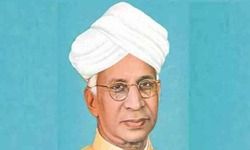 पुण्यतिथि पर शत् शत् नमन, बिना सैलरी नौकरी करते थे राधाकृष्णन, ये बातें बनाती हैं खास पुण्यतिथि पर शत् शत् नमन, बिना सैलरी नौकरी करते थे राधाकृष्णन, ये बातें बनाती हैं खास