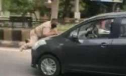 नाके पर रोका तो ASI को बोनट पर 50 मी. घसीटा, पुलिस वालों ने पीछा कर दबोचा युवक नाके पर रोका तो ASI को बोनट पर 50 मी. घसीटा, पुलिस वालों ने पीछा कर दबोचा युवक