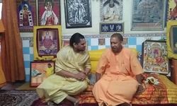 अयोध्या पहुंचे मुख्यमंत्री योगी आदित्यनाथ, दिगंबर अखाड़े में भोजन का हो रहा खास इंतजाम