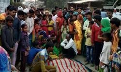 बुलंदशहर :सड़क किनारे सो रहे 3 बच्चों सहित 7 लोगों को बस ने कुचला, सभी की मौत बुलंदशहर :सड़क किनारे सो रहे 3 बच्चों सहित 7 लोगों को बस ने कुचला, सभी की मौत