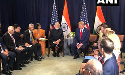 द्विपक्षीय बैठक में डोनाल्ड ट्रंप ने कहा- पीएम मोदी को फादर ऑफ इंडिया की तरह हैं द्विपक्षीय बैठक में डोनाल्ड ट्रंप ने कहा- पीएम मोदी को फादर ऑफ इंडिया की तरह हैं