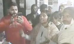 आजमगढ़ : जिला महिला अस्पताल में धनउगाही को लेकर हंगामा आजमगढ़ : जिला महिला अस्पताल में धनउगाही को लेकर हंगामा