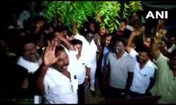 कनिमोझी के आवास पर आयकर का छापा, कार्यकर्ताओं ने शुरू किया प्रदर्शन