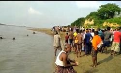 चंदौली- दोस्तों संग गंगा में स्नान करते समय गहरे पानी मे डूबा युवक, युवक की तलाश जारी- घटना के बाद परिजनों में कोहराम, ननिहाल में आया था युवक- बलुआ थाना क्षेत्र के टांडा कला घाट का मामला। चंदौली- दोस्तों संग गंगा में स्नान करते समय गहरे पानी मे डूबा युवक, युवक की तलाश जारी- घटना के बाद परिजनों में कोहराम, ननिहाल में आया था युवक- बलुआ थाना क्षेत्र के टांडा कला घाट का मामला।