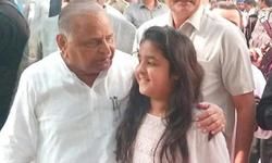 गलतफहमियां नेता जी ने अब पूरी तरह से दूर कर दी, अखिलेश ने शिवपाल के पैर छूकर मांगा आशीर्वाद गलतफहमियां नेता जी ने अब पूरी तरह से दूर कर दी, अखिलेश ने शिवपाल के पैर छूकर मांगा आशीर्वाद