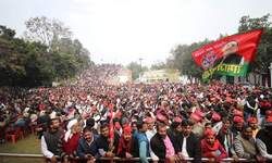 अखिलेश का तंज- हमारे बाबा मुख्यमंत्री बहुत अच्छे हैं, सिर्फ नाम बदलना जानते हैं