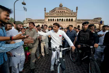 अखिलेश यादव ने बनाया साइकिल से संसद फतेह का प्लान, 2012 में अखिलेश यादव ने साइकिल चलाकर ही यूपी में मायावती को दी थी मात