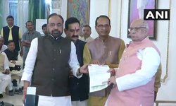 मध्य प्रदेश के भाजपा विधायकों ने राज्यपाल लालजी टंडन से मुलाकात की और उनसे जल्द से जल्द फ्लोर टेस्ट आयोजित करने का आदेश देने का अनुरोध किया।