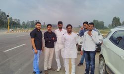 इटावा: मुलायम ने अपने करीबियों को सोमवार को लखनऊ पहुंचने का दिया निर्देश। लोग पहुच रहे इटावा: मुलायम ने अपने करीबियों को सोमवार को लखनऊ पहुंचने का दिया निर्देश। लोग पहुच रहे