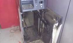 प्रयागराज : शंकरगढ़ थाना क्षेत्र के शिवराजपुर चौराहे पर लगे यूनियन बैंक के एटीएम का ताला तोड़कर  मशीन उठा ले गये चोर,मौके पर पुलिस कर रही है जांच पड़ताल