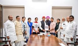 पूर्व मुख्यमंत्री अखिलेश यादव से मिला बीटीसी छात्र का प्रतिनिधिमंडल