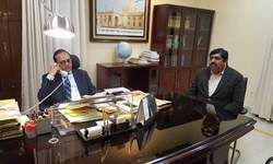 लखनऊ : औरैया जनपद के बिधूना विधानसभा के पूर्व विधायक प्रमोद गुप्ता  ने आज प्रमुख सचिव प्रदीप दुबे से मुलाकात कर बिधूना विधानसभा के अधूरे पड़े विकास कार्य को पूरा कराने के लिए बातचीत की