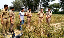 मुठभेड़ में 75 हजार के इनामी बदमाश फरमान समेत दो गिरफ्तार मुठभेड़ में 75 हजार के इनामी बदमाश फरमान समेत दो गिरफ्तार