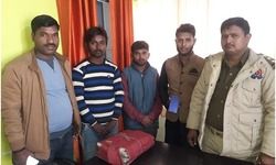 वाराणसी : चार लुटेरे सामान सहित गिरफ्तार वाराणसी : चार लुटेरे सामान सहित गिरफ्तार