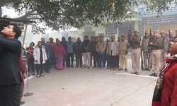 गणतंत्र दिवस का महापर्व धूमधाम से मनाया गया, देश की शान तिरंगा फहराराया, राष्ट्रगान हुआ