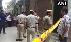 बुराड़ी में एक ही घर में 11 लोगों के शव मिले, इलाके में सनसनी बुराड़ी में एक ही घर में 11 लोगों के शव मिले, इलाके में सनसनी