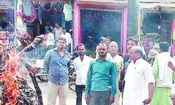 सपा नेताओं ने ही लगाए पार्टी के बड़े नेताओं पर गंभीर आरोप सपा नेताओं ने ही लगाए पार्टी के बड़े नेताओं पर गंभीर आरोप