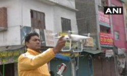 दिल्ली: जाफराबाद इलाके में स्थिति पर नजर रखने के लिए पुलिस ड्रोन का इस्तेमाल कर रही है। यहां विरोध प्रदर्शन के दौरान पुलिस और प्रदर्शनकारियों के बीच झड़प हुई है।