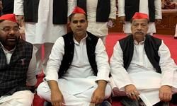 लखनऊ : सपा ने विधानसभा से वॉकआउट किया, अखिलेश की सुरक्षा का मुद्दा उठाया, सरकार के खिलाफ सपाइयों का हंगामा।