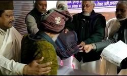 अब्दुल हक़ वेफेयर सोसाइटी ने सैकड़ों जरूरतमन्दों में कम्बल वितरण किया
