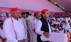 झांसी : अखिलेश यादव ने भाजपा पर साधा निशाना, कहा- जुमलेबाज है मोदी सरकार