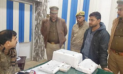 जाली नोट के साथ गिरफ्तार तस्कर को भेजा गया जेल, कंप्यूटर, प्रिंटर आदि सामान बरामद जाली नोट के साथ गिरफ्तार तस्कर को भेजा गया जेल, कंप्यूटर, प्रिंटर आदि सामान बरामद