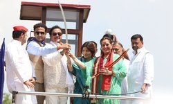 शत्रुघ्न सिन्हा ने पत्नी और SP उम्मीदवार पूनम का किया प्रचार शत्रुघ्न सिन्हा ने पत्नी और SP उम्मीदवार पूनम का किया प्रचार