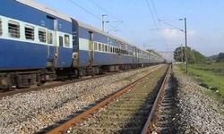 ट्रेन के आगे कूदकर प्रेमी युगल ने दी जान ट्रेन के आगे कूदकर प्रेमी युगल ने दी जान