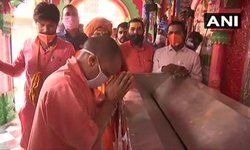 अयोध्या. मुख्यमंत्री योगी आदित्यनाथ ने आज सुबह हनुमानगढ़ी पहुंचकर भगवान बजरंग बली की पूजा अर्चना की। अयोध्या. मुख्यमंत्री योगी आदित्यनाथ ने आज सुबह हनुमानगढ़ी पहुंचकर भगवान बजरंग बली की पूजा अर्चना की।