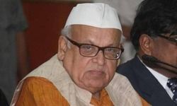 बिना अनुमति कैंडल मार्च निकालने पर उत्तर प्रदेश के पूर्व राज्यपाल अजीज कुरैशी पर FIR